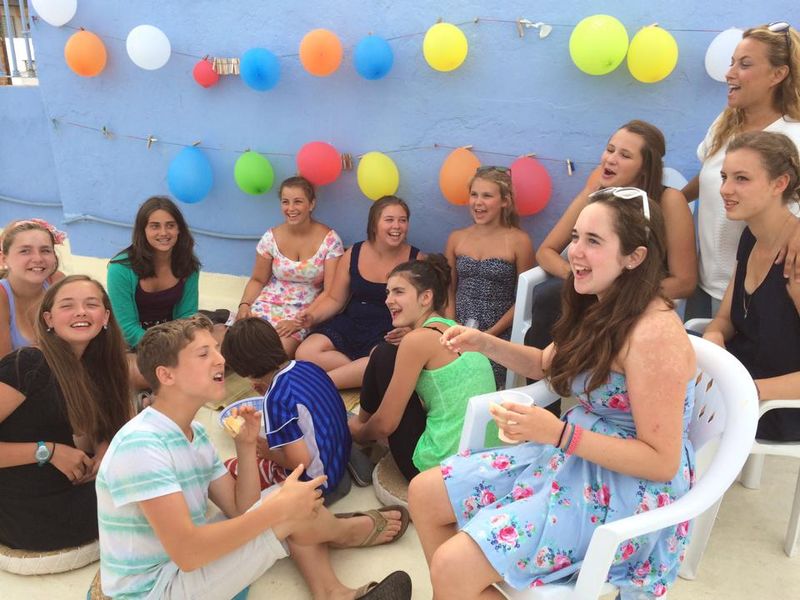 K2 Sprachschule Cádiz - Sprachschülerinnen auf der Terrasse